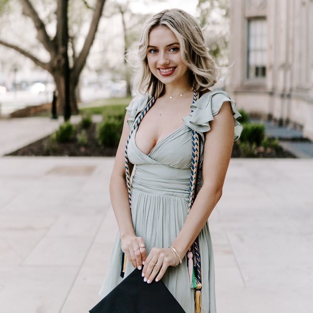 Meet your Posher, Alyssa
